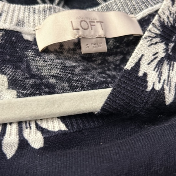 Loft Daisy Flower Short Sleeve Sweater Top SZ Small can fit Medium also - Picture 5 of 6